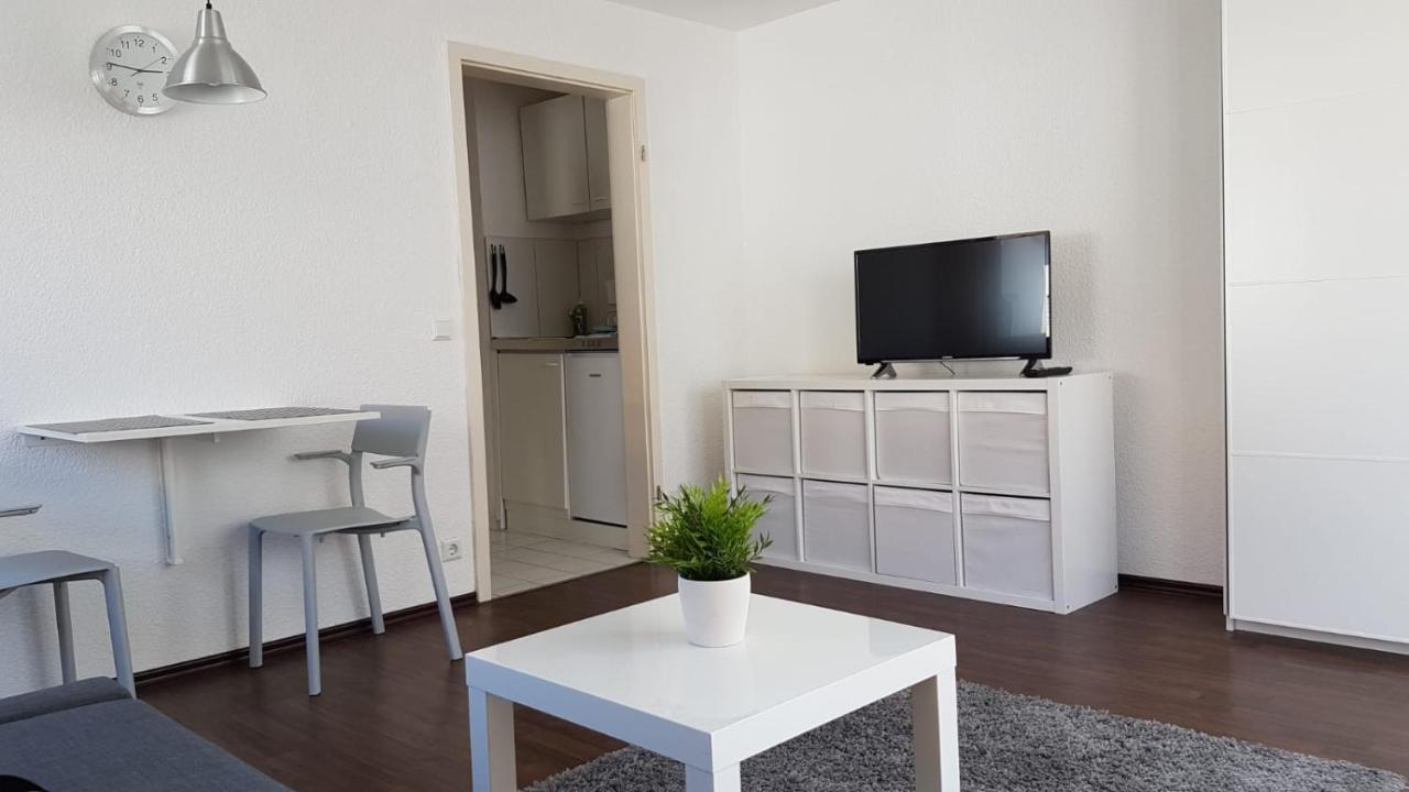 Ferien- Und Businessapartment I Modern Mit Wlan Und Parkplatz Nahe Zentrum, Automobil- Und Tech-Firmen, Messe Renningen Esterno foto